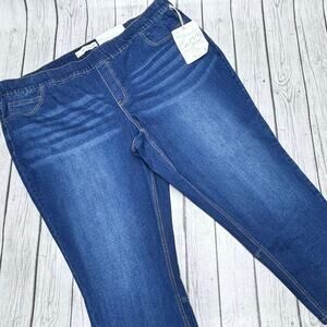 NWT Cato The Curvy Pull Up Jean Capri Size 22W